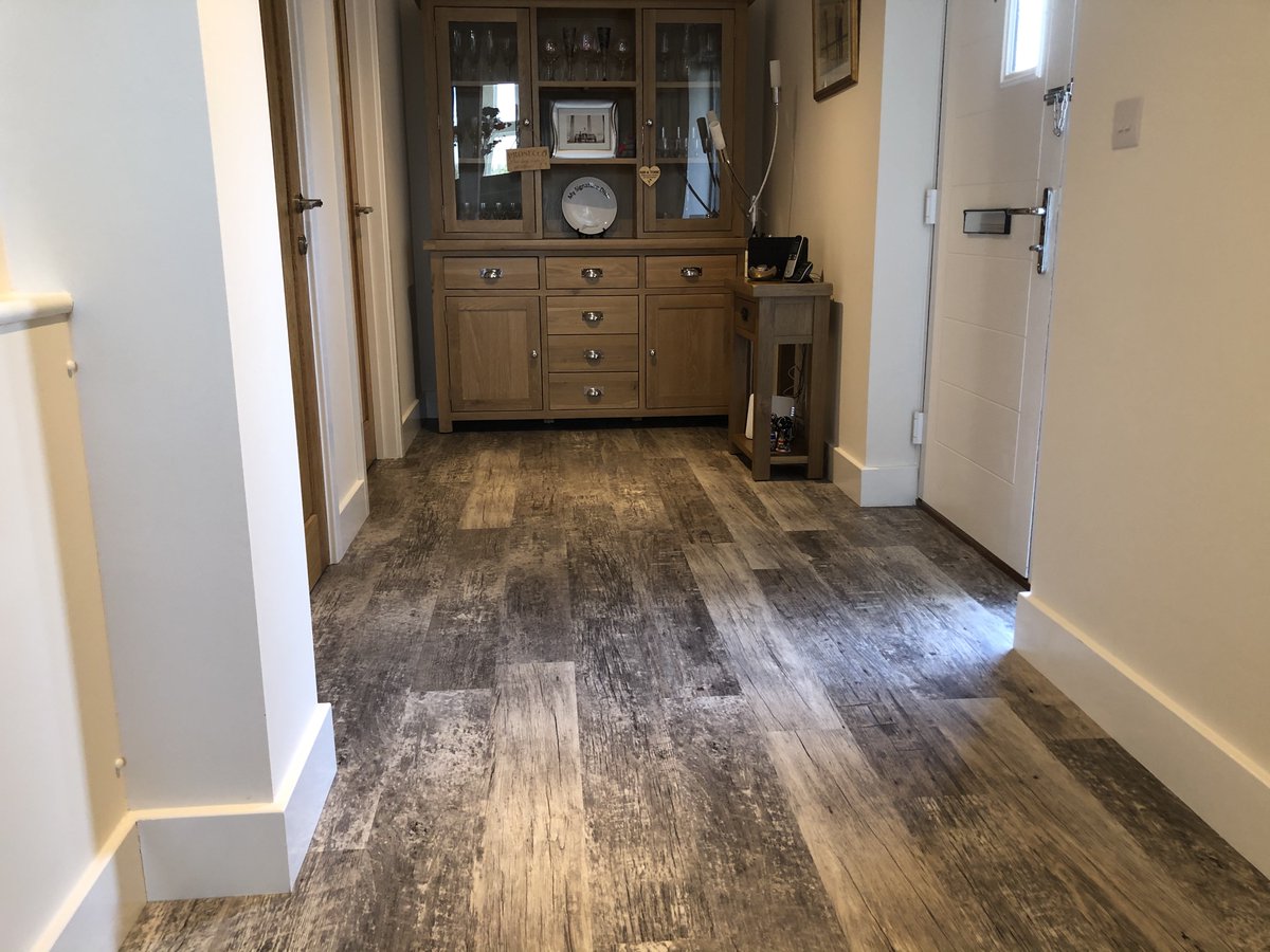 PhoenixFloorDev's tweet photo. A beautiful new build home recently completed at Parkham for Pearce Construction. @PearceConstruct.  LVT is Karndean Aged Redwood @karndeanUK  carpet is Abingdon Embrace Aluminium. @AbingdonCarpets 
#newbuild #parkham #northdevon #flooring https://t.co/OrK84ZSEBC
