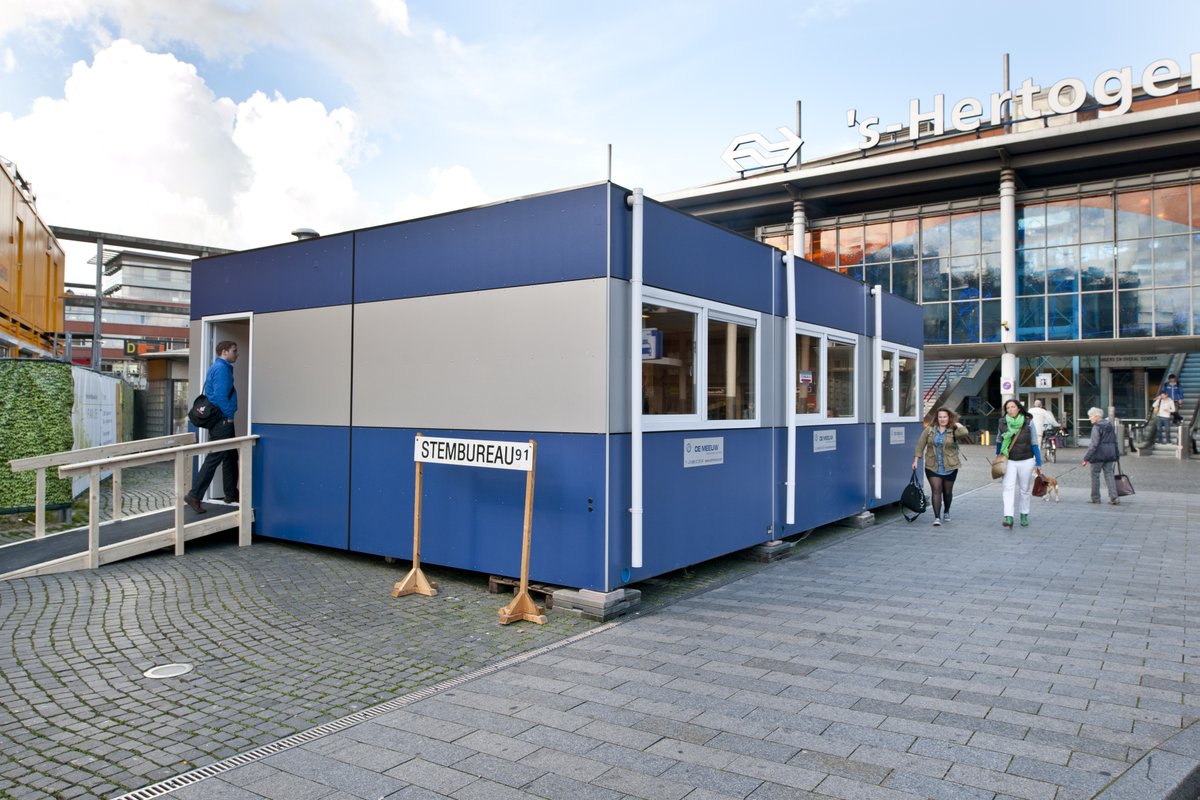 Er gaan stemmen op om de verkiezingen uit te stellen - maar de meeste kiezers willen dat de verkiezingen in maart gewoon door moeten gaan. De Meeuw heeft hier een prima oplossing voor. Tijdelijke stemlokalen helemaal Covid-bestendig en direct uit voorraad leverbaar!