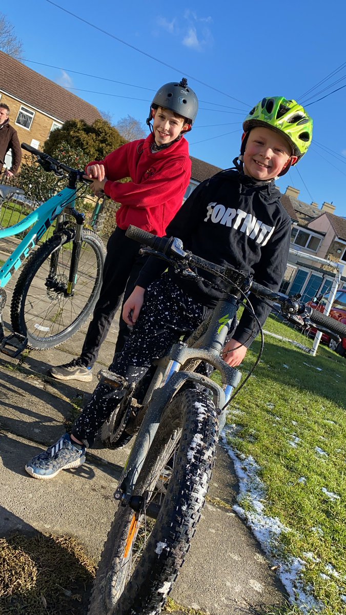 EllenBegbie's tweet photo. @Burleywoodheadp Time for a bike ride with the boys 💙 https://t.co/wWZnBgT5tY