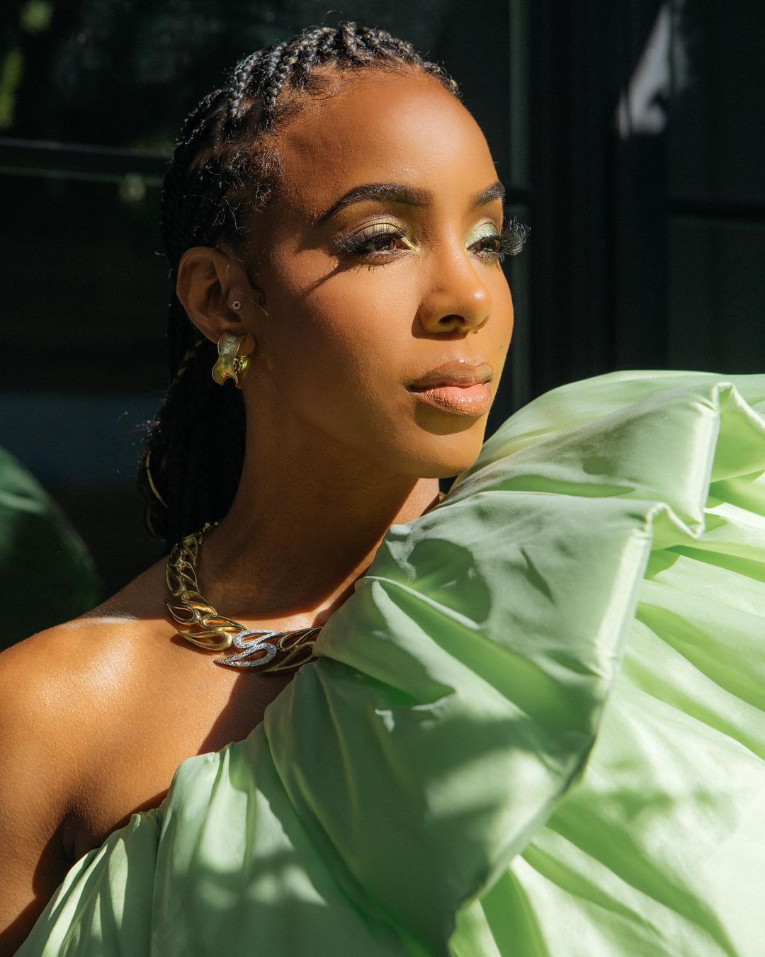 Aging like fine wine Happy birthday to the beautiful Kelly Rowland, she turns 40 today 