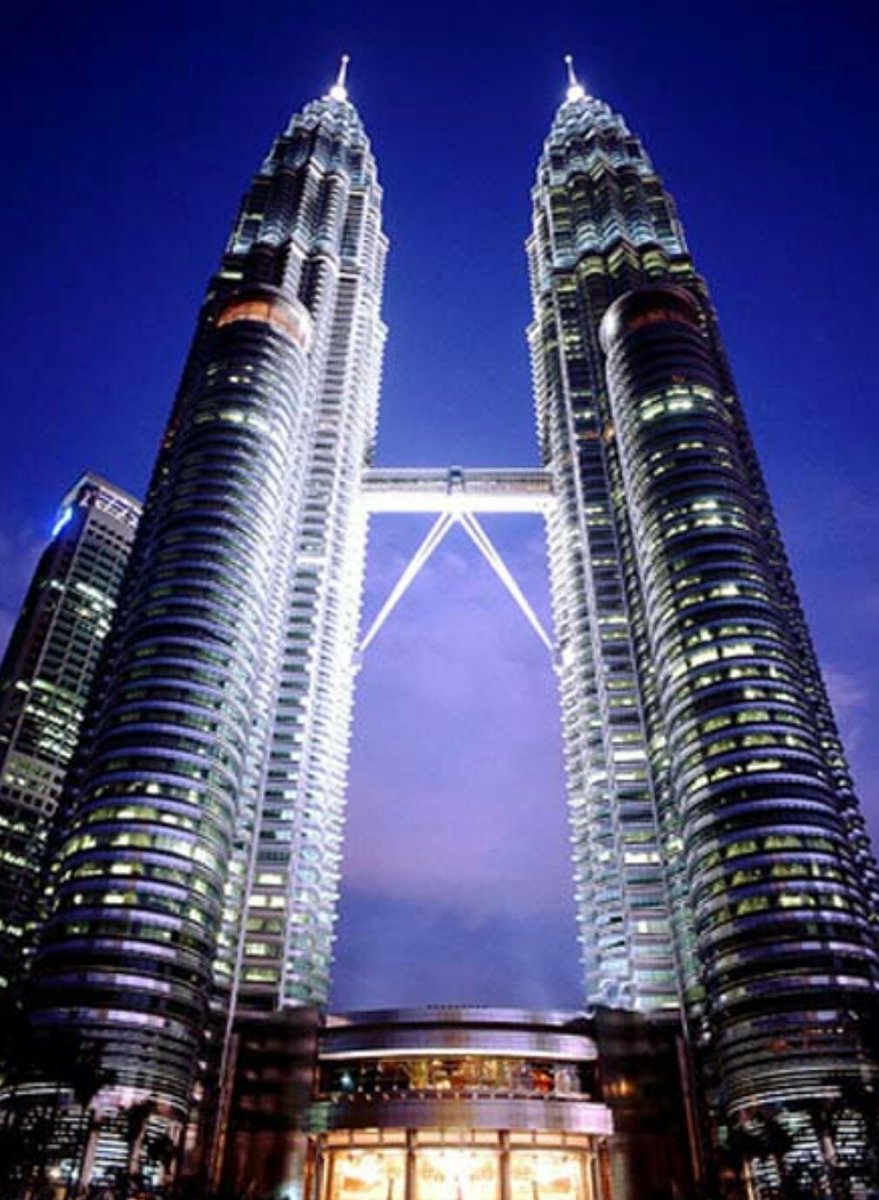 Башни петронас малайзия ночью. Башни петронас малайзия ночью. Башни близнецы петронас в малайзии. Петронас куала-лумпур башни куала лумпур. Архитектура малайзии.