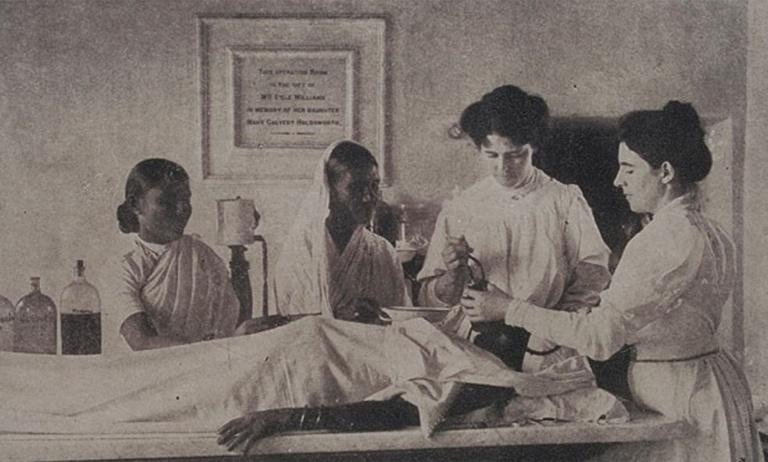 Today is the International Day for Women and Girls in Science. To celebrate, here's a thread on the history of women in surgery based on my research   #WomenInScience 1/13