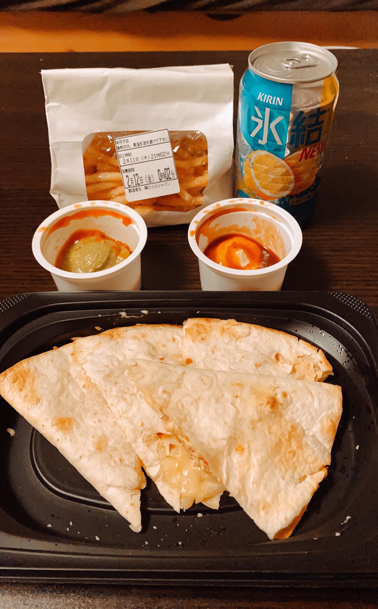 ゆきかぜ 明日はお休み イライラはお酒飲んで忘れよう ということでテイクアウト 今日もココス メキシカン ケサディーヤとポテト これで800円ちょっと テイクアウトメニュー全制覇目指そうかな 今日も美味しかった ココス