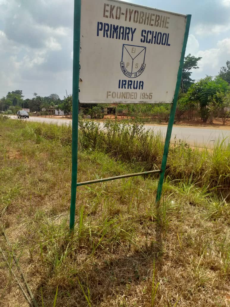 FIFoundation001's tweet photo. Back to School project today 11.02.2011 at Eko Iyobhebhe primary school Irrua in Edo State.  Francisca Isika Foundation in collaboration with Egwac Foundation #franciscaisikafoundation #isikaoluh #UNICEF #egwacfoundation #fanscollections #education #humanitarian #loveinsharing https://t.co/a1rQoB44DZ