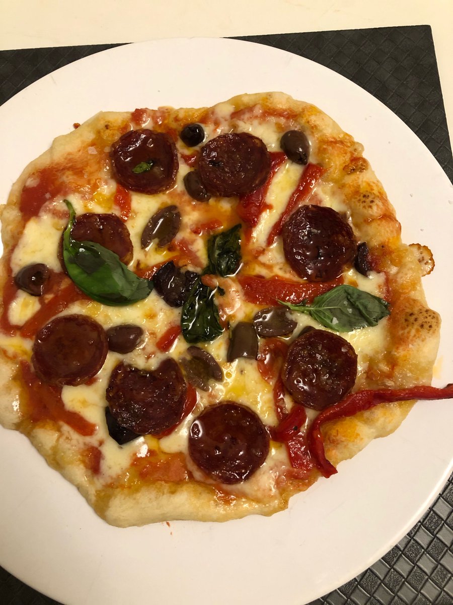 Thanks to @secreteventltd & @KateSecretEvent for setting up our Pizza party this evening with @RolandsLeeds. Glad to know you shouldn't trust a round pizza because there were definitely some questionable shapes! Bon appétit Shedders. #foodismedicine #homemade