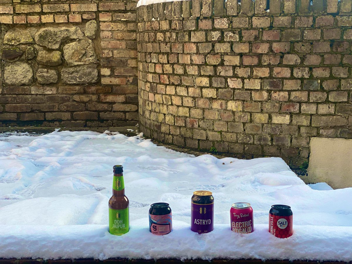 RobHunter87's tweet photo. Cracking set of beers being chilled in the Kent snow ❄️ this afternoon - who needs a fridge? @Beer52 #lockdownbeers #everyoneshouldjoin #Beer52 https://t.co/tJGxzDGOcG
