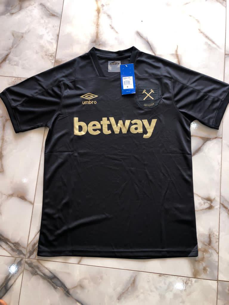 Sadeeqh_Paper's tweet photo. Hello, I sell Jerseys & other apparels at affordable prices.
💰N4000
📍Kaduna
🚚 Nationwide 🇳🇬
☎️ 08067171382
Pls help me Retweet 🙏 my customers are on ur timeline
#HowToSellToNigerians #Access bank #DJCuppy #Obalande #Gerrard https://t.co/ahpBRWklMg