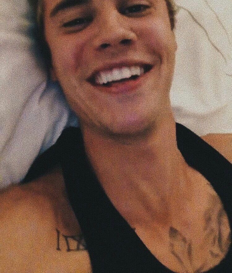 cloudyrauhls's tweet photo. you smile I smile 💌 @justinbieber #JournalsLive #changes #anyone https://t.co/uICZckoUa7