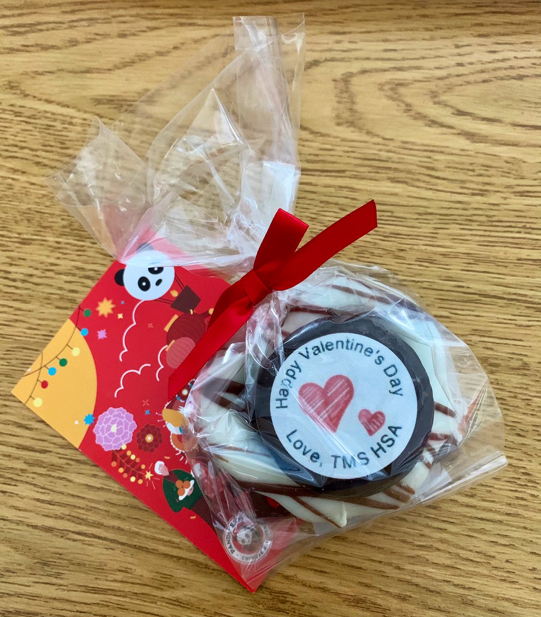 El_Profe_Sr_C's tweet image. A special thank you 🙏🏽 to the @MiddleTenafly HSA for these #ValentinesDay 💕 sweet treats 🍫 🥨 🍪 from @DCSchocolates!

@TenaflySchools