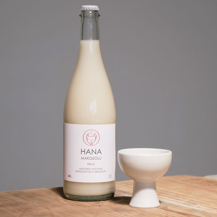 (Inspired by  @minseon_ku.)Happy Lunar New Year! Let's discuss Korean alcohol and amazing things that happen when people do creative things with culture.Pictured, you find makgeolli/takju from Hana, a Brooklyn-based brewery that produces artisanal-grade Korean alcohol.