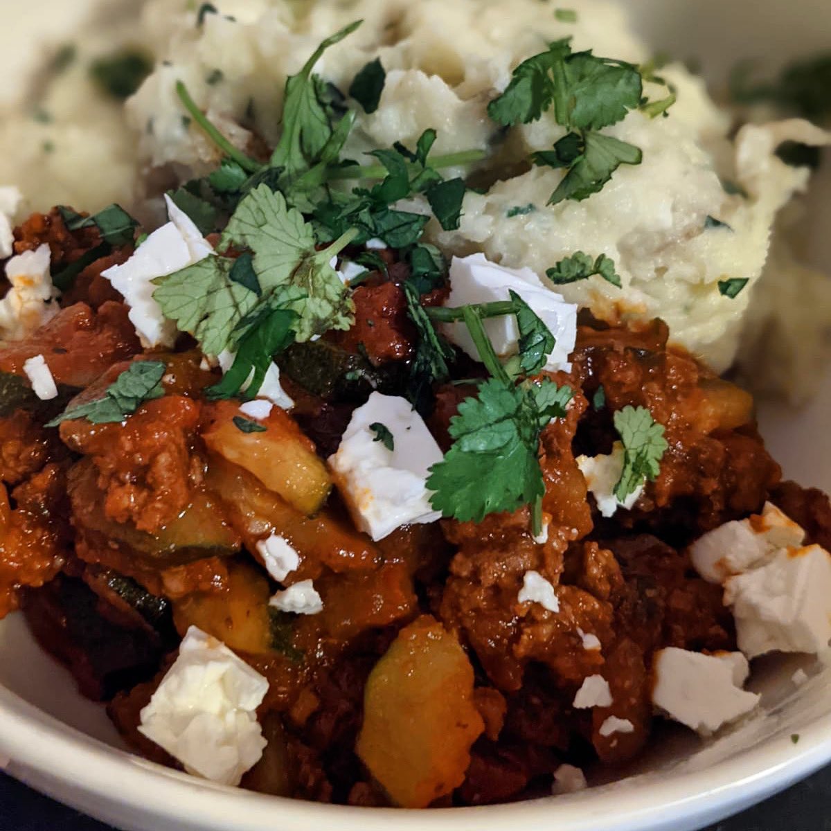 TotallyNom's tweet photo. Courgette and beef mince harissa ragù with herby feta mash ♥️ This is such a delicious meal! Full of flavour, really rich and creamy ♥️ 

https://t.co/HCyglr9mk0

#totallynom #feta #fetamash #ragù #harissa #beefragù #huginabowl #creamymashedpotatoes #foodies https://t.co/CFsnkUqhnt