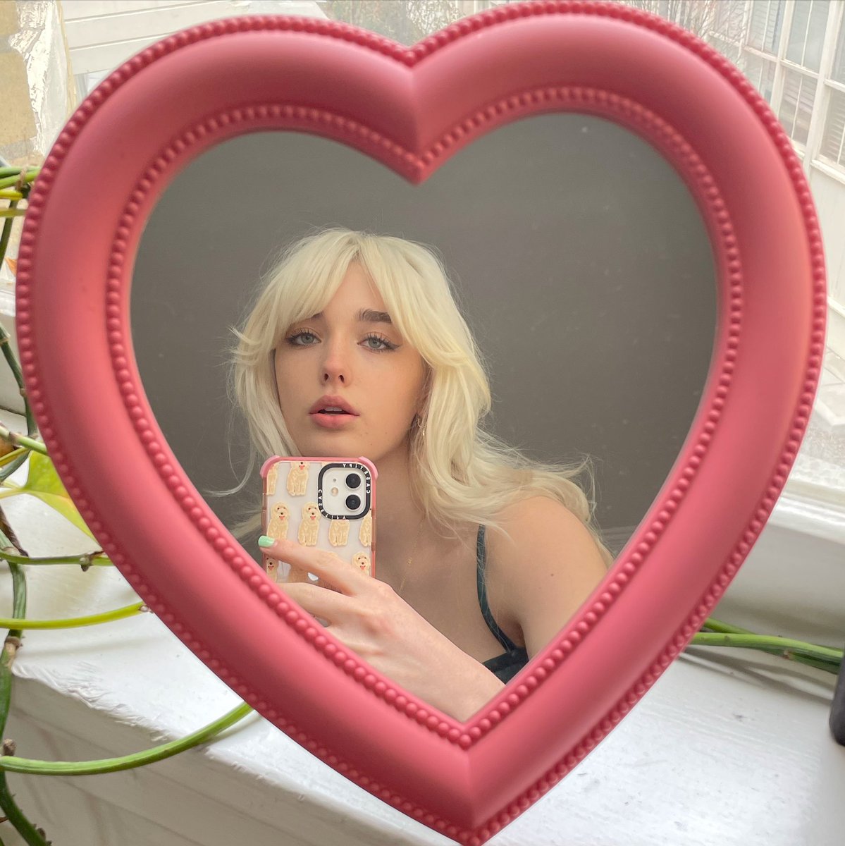 AVREYOVARD's tweet photo. heart shaped kisses https://t.co/BcpzOs9xRr