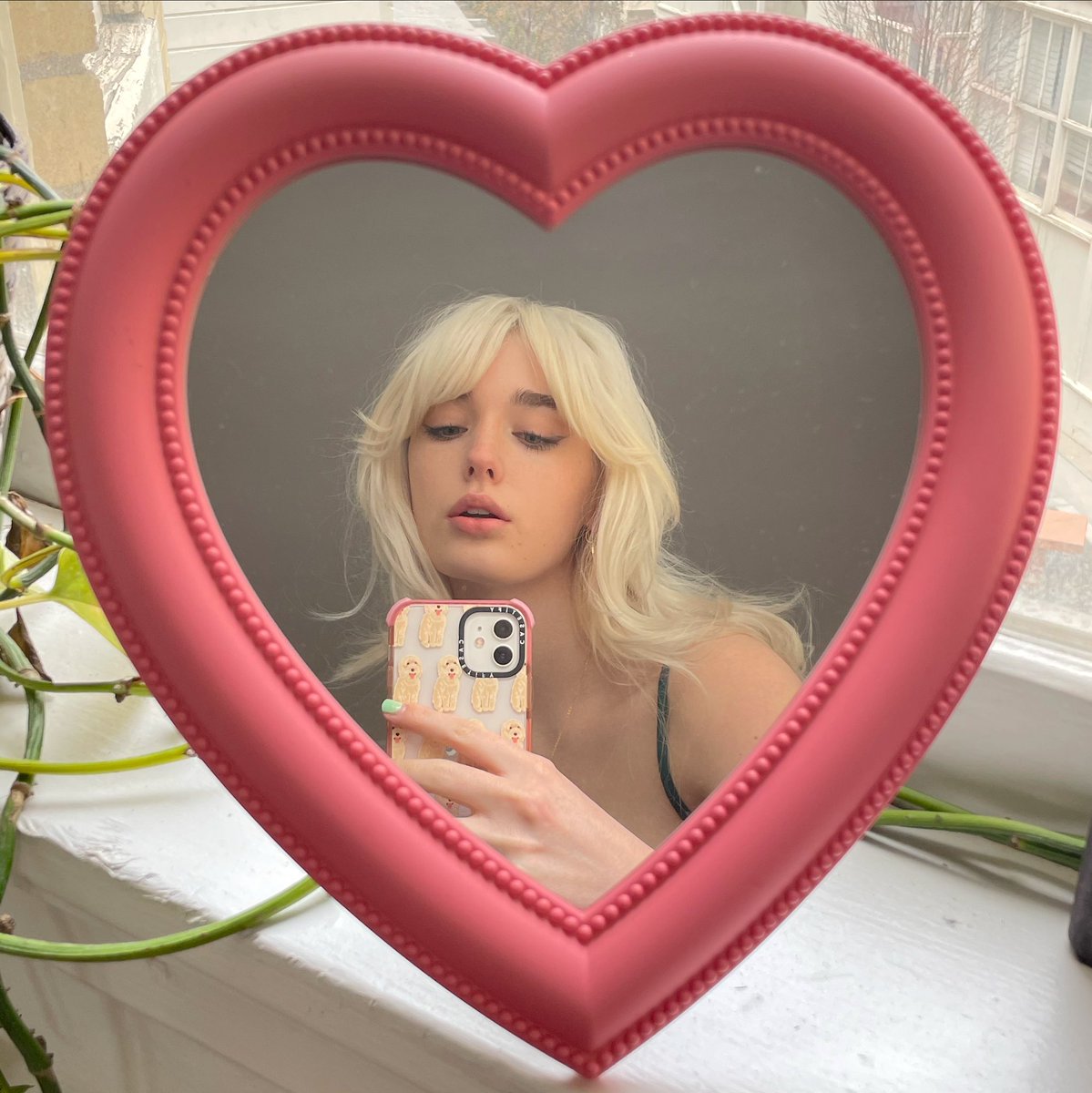 AVREYOVARD's tweet photo. heart shaped kisses https://t.co/BcpzOs9xRr