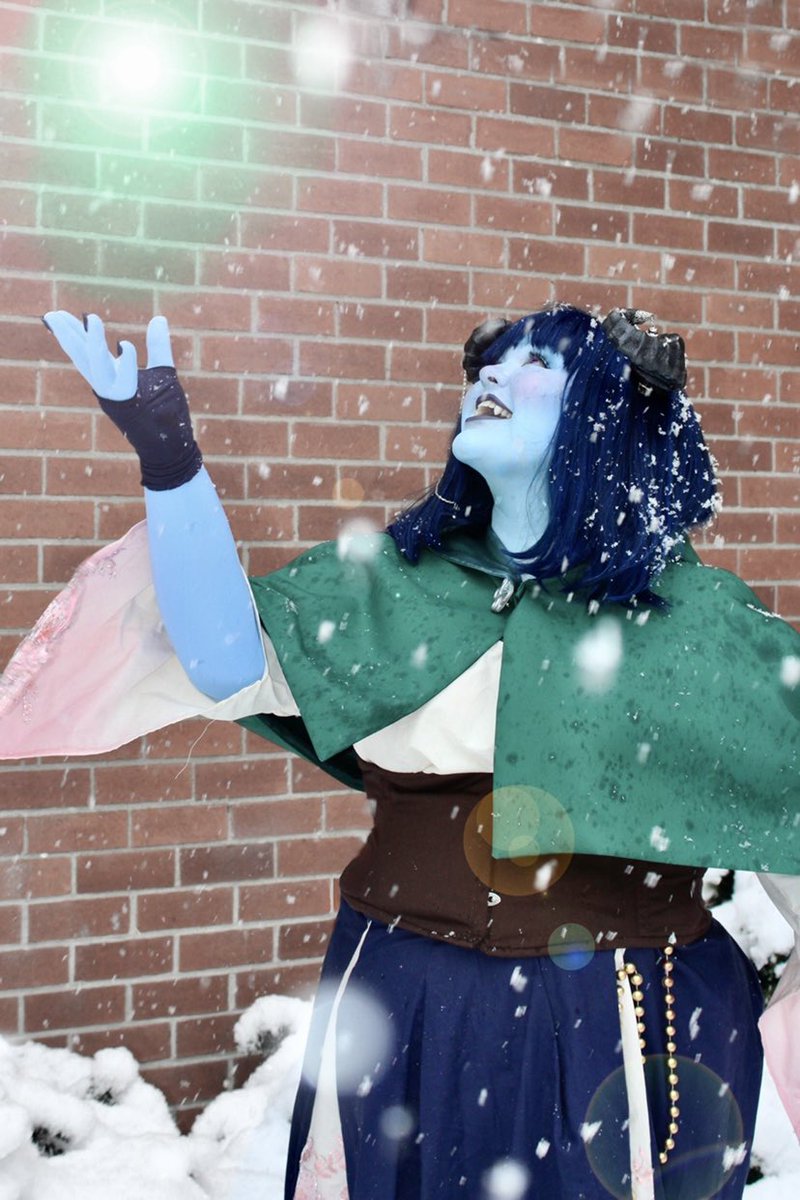 _dancinglights's tweet photo. 🍭✨💙 I’m asking you to open your heart to chaos 💙✨🍭

Don’t mind me! Just obsessed with how these photos turned out

Of course, our favorite tiefling cleric Jester belongs to @LauraBaileyVO and @CriticalRole

#criticalrole #jester #CriticalRoleCosplay #jestercosplay #cosplay https://t.co/wM85i2QU3n
