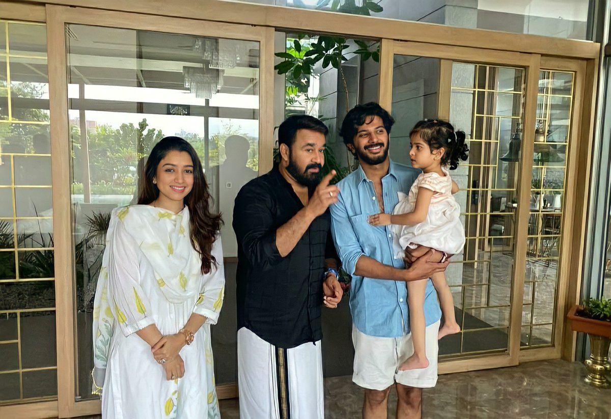 filmfare's tweet photo. Sweet! #Mohanlal gets clicked with #DulquerSalmaan and his family. https://t.co/G9u8uJajNK