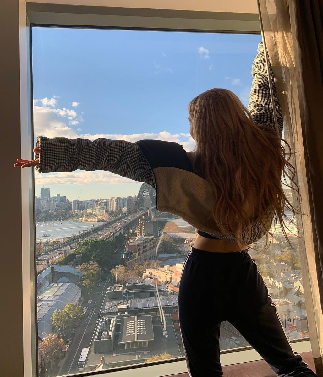 rosé pics tweet media