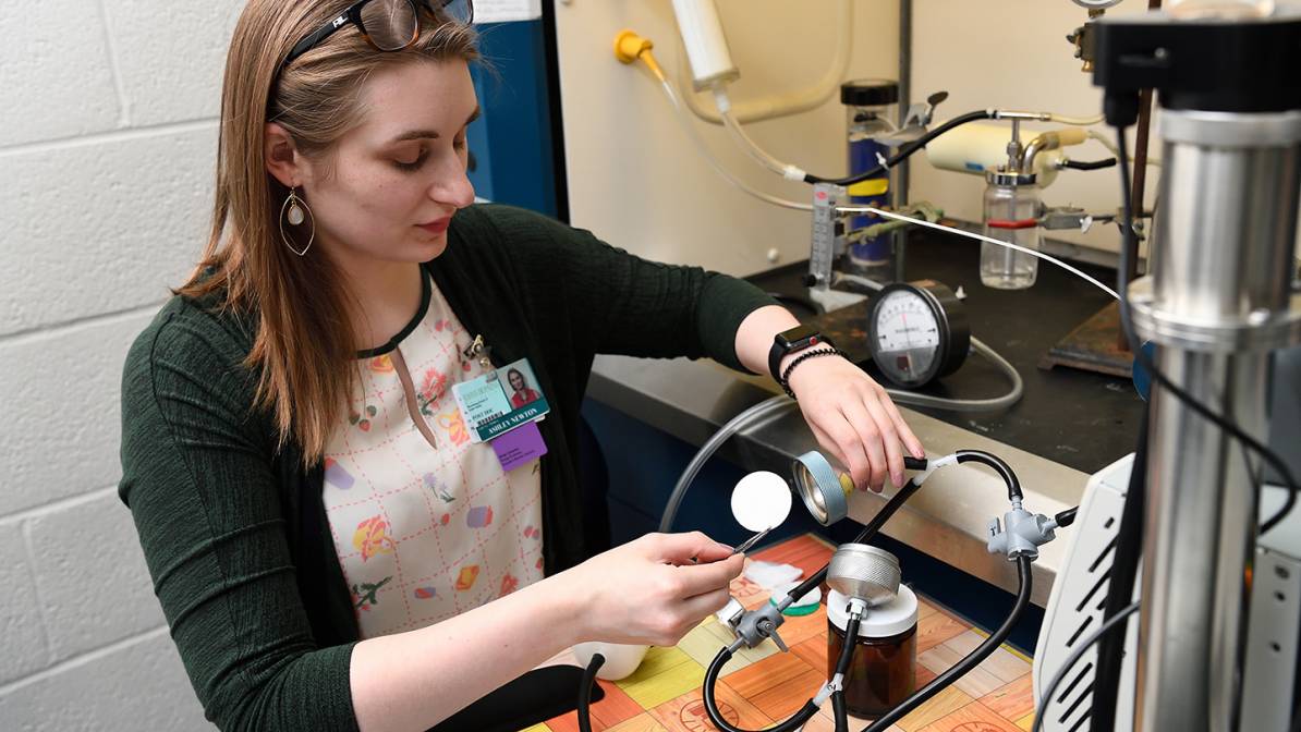 Ashley Newton (pictured; a  @JohnsHopkinsEHE postdoc) was part of a cross-divisional Hopkins team working to design and test plans for a mass-producible reusable respirator mask.Read more:  https://hub.jhu.edu/2020/06/26/wse-manufacturing-respirator-mask/ #WomenInScience  #HopkinsEngineer
