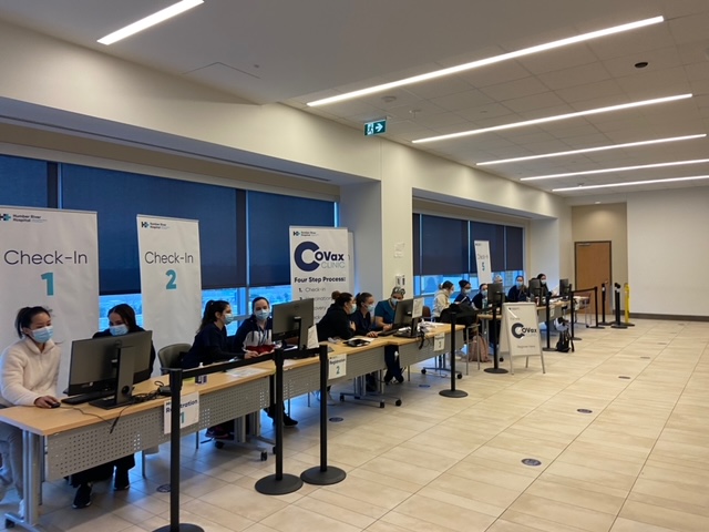 HRHealth_'s tweet photo. Thanks to the pre-grad @RyersonU students who are supporting #TeamVaccine on our quest in #DeliveringHope as we administer all second doses💉 to our 36 LTC, RH, NH and #COVaxClinic! #InThisTogether https://t.co/jYX9535Hde