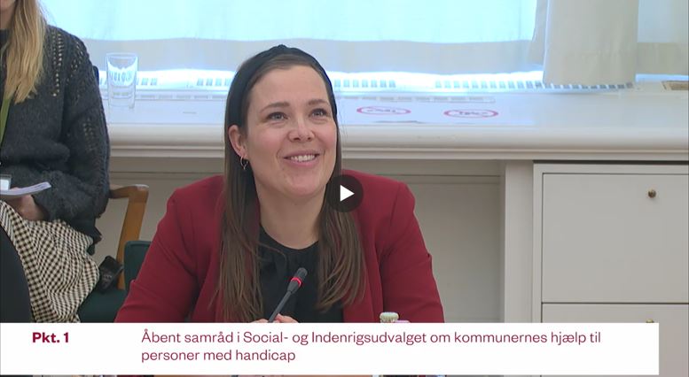 ForeningenLev's tweet photo. Tak til alle social- og handicapordførerne på dagens samråd for at holde Social- og ældreminister @astridKrag fast på, at situationen for mennesker med handicap er uholdbar. Der er brug for omfattende strukturelle ændringer og for en styrkelse af retssikkerheden #dkpol #dksocial https://t.co/QzPNIq9E4j