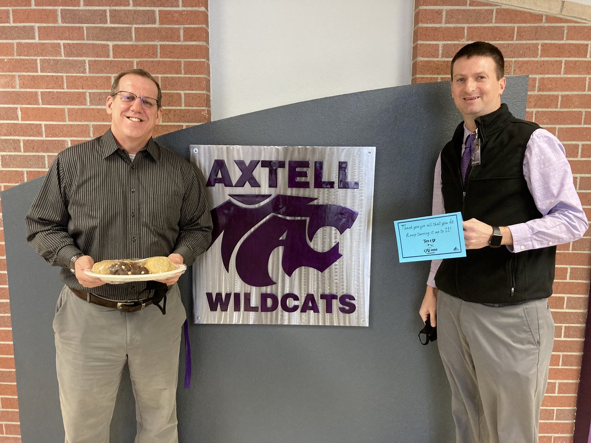 Happy 2/11 day to the @axtellwildcats! Thanks for everything you do and keep turning it up to 11! #TurnitUptoESU11 @schwartzjc31
