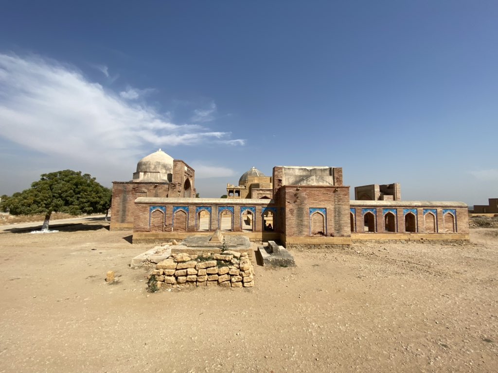 Makli quite big. Feet swollen, back hurtin.