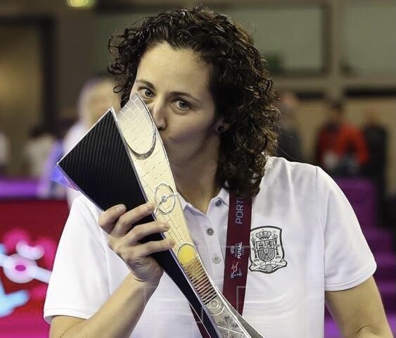 <a href="/LaResistencia/">La Resistencia por M+</a> <a href="/burelafs/">Reyco Burela FS</a> <a href="/LaraBalseiro/">Lara Balseiro.</a> <a href="/pgmota7/"># PeQue #</a> <a href="/Jozi_Oli1/">Jozi Oliveira</a> 👏🏻👏🏻👏🏻 Visibilizando el #futbolsalafemenino
Ya solo os falta traer un día a <a href="/ClaudiaPons8/">Clàudia Pons</a> Seleccionadora de <a href="/SomosFutsal/">Nos gusta el FUTSAL</a> #EuropeanChampion 🏆 🔝