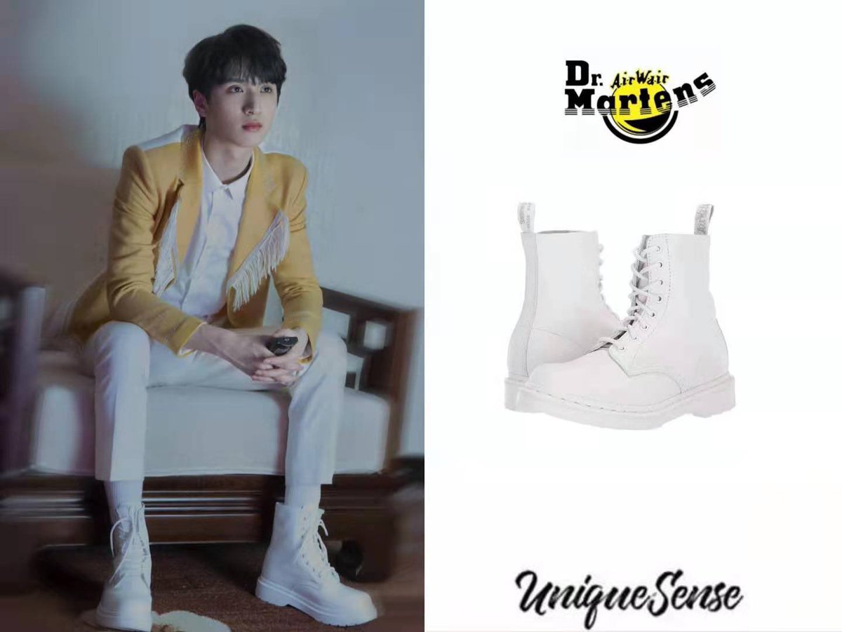 UniqueSense_yhx's tweet photo. 210211 春晚
Hoodie｜ Palm Angels
Shoes｜ @drmartens 

#严浩翔 #时代少年团 #时代少年团严浩翔 #yanhaoxiang #嚴浩翔 #時代少年團 #時代少年團嚴浩翔 #teensintimes #uniquesense #tnt #tf家族 
#페션 #ootd #페션스타그램 #신발 #palmangels #drmartens https://t.co/GyBsDOhYhQ