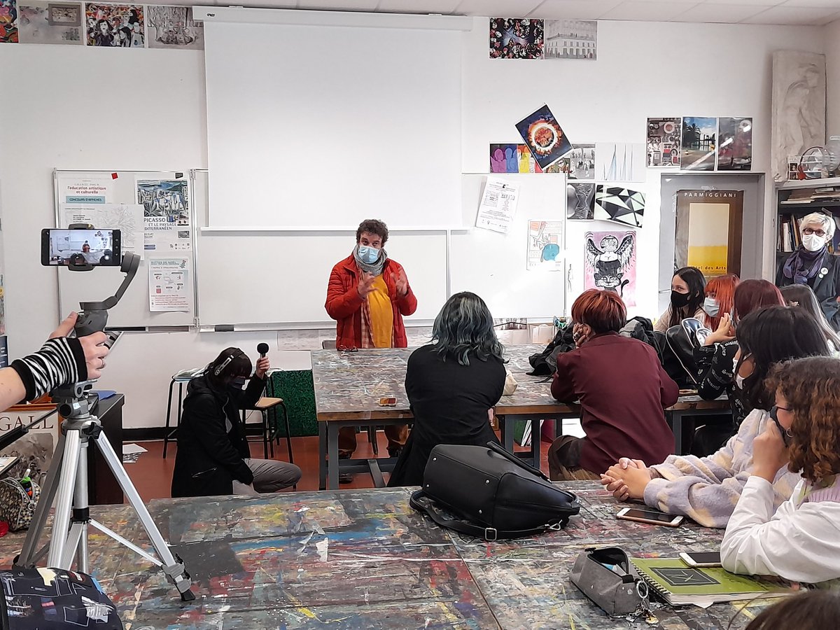ArtsDumont's tweet photo. Aujourd'hui prรฉsentation de l'@esadtpm par Patrick Sirot aux รฉlรจves d'arts plastiques du lycรฉe Dumont d'Urville ๐๐๐ #aventurehumaine #orientation #postback #ArtsPlastiques @JR_Arts_06 https://t.co/4KlBG79AU7