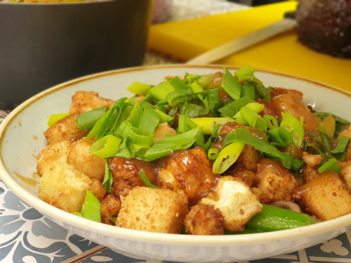 Abercorn_HH's tweet photo. We celebrated Chinese New year early with sticky roast beef, General Tso tofu, stir fried vegetables, noodles, egg fried rice and banana fritters @rebeccasenior77 @melrahaman @AbercornSchool @HolroydHowe @hammondteacher https://t.co/EZ7jEaWbJU