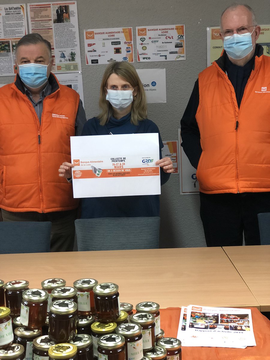 BlinPomet's tweet photo. Dépôts de miel 🍯 Un peu de douceur 😍😋 Ces ruches sont le résultat du travail d’entretien et de récolte de Jérôme, apiculteur et gazier qui a récolté le miel pour en faire don à la @BAlimentaire42 #GRDF #GRDFSE #Miel #Ruche #ApicultureUrbaine https://t.co/mFo9elMTEi