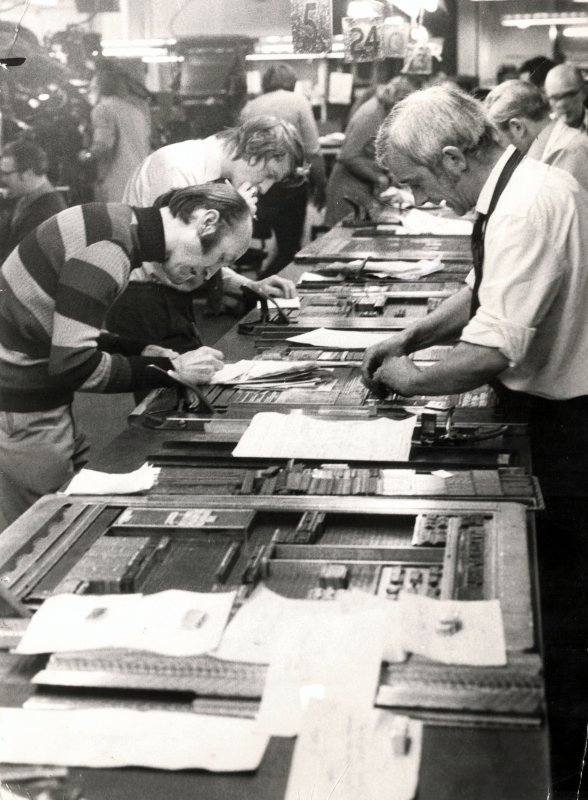 Let's show off archival images of the Guardian's printing process! For much of the 20th century, curved metal stereotype plates would be fitted to presses to print the newspaper. The last Guardian to be fully produced using hot metal was published on 12 May 1987.  #HBAHMaking 1/3