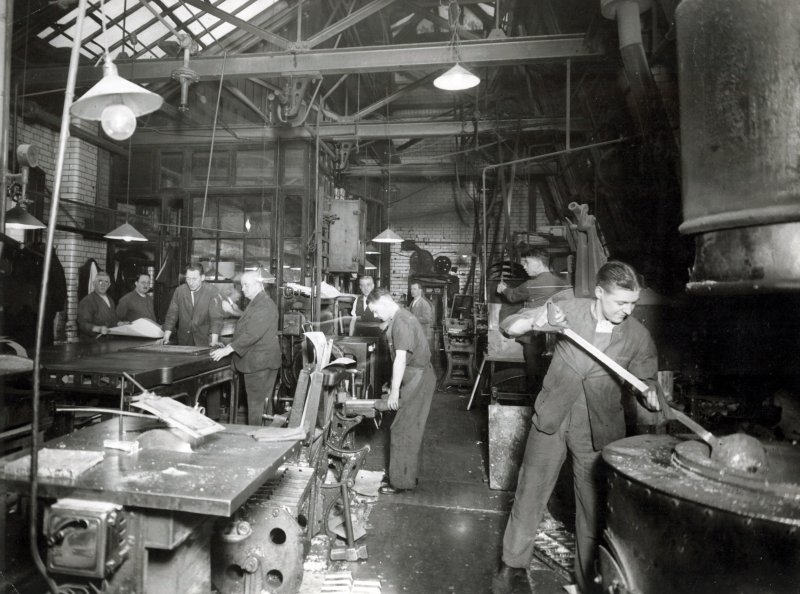 Let's show off archival images of the Guardian's printing process! For much of the 20th century, curved metal stereotype plates would be fitted to presses to print the newspaper. The last Guardian to be fully produced using hot metal was published on 12 May 1987.  #HBAHMaking 1/3