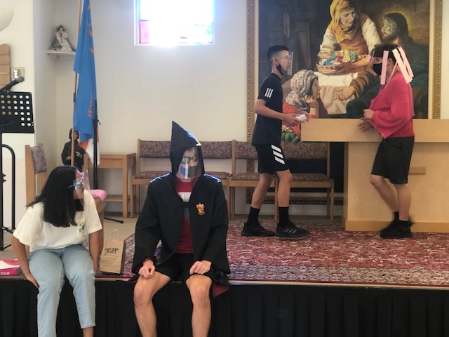 StMarthaCS's tweet photo. Mrs. Morrisโ 8th Grade LA class recently read Shakespeareโs play A Midsummer Night's Dream. They were asked to choose a scene and write an updated script for a modern audience. Today, they performed on stage and they really brought the scenes to life! #ExcellenceInKnowledge https://t.co/as3dG5xp0i