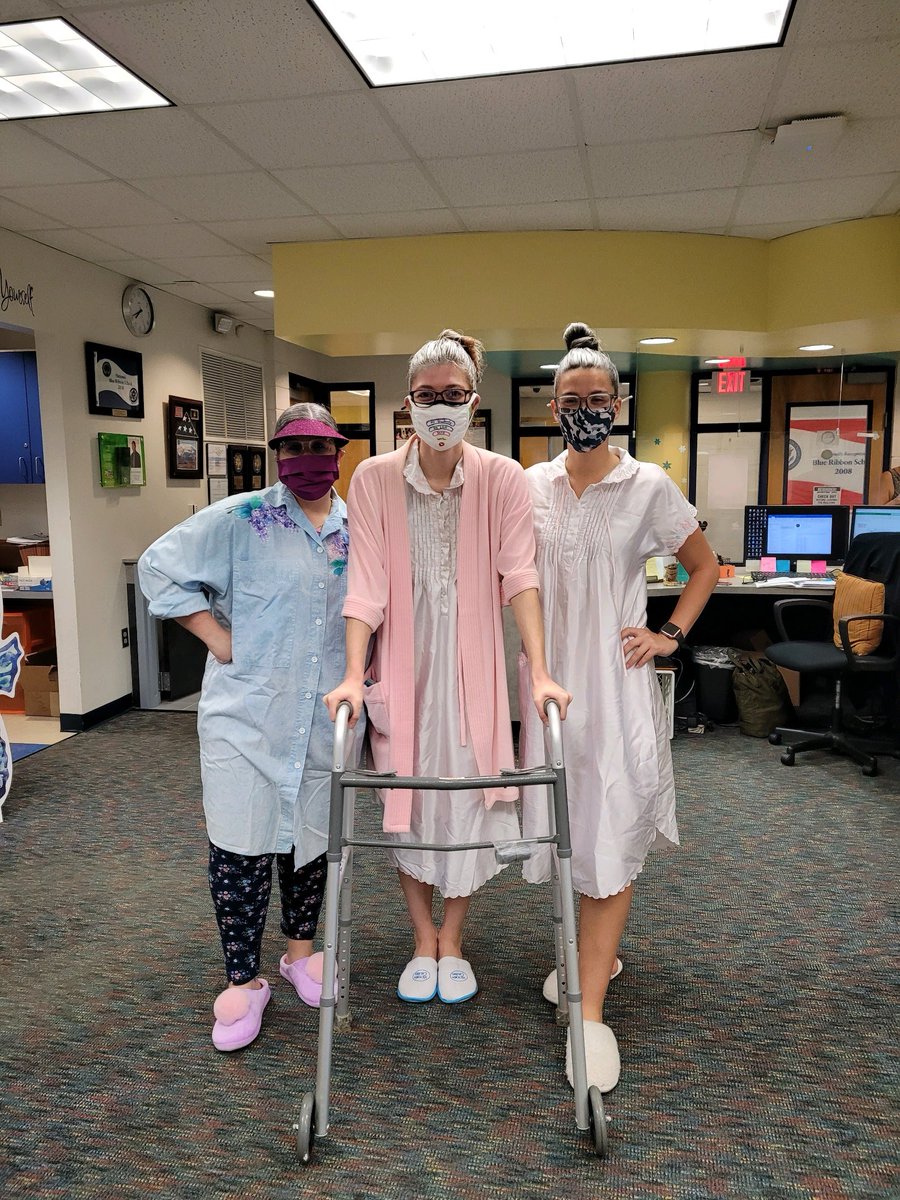 SeaGateMC's tweet image. My students are 100 days SMARTER!!! We love celebrating the 100th day of school 💙 @SeaGateES @mscarmodySGE @ms_sge