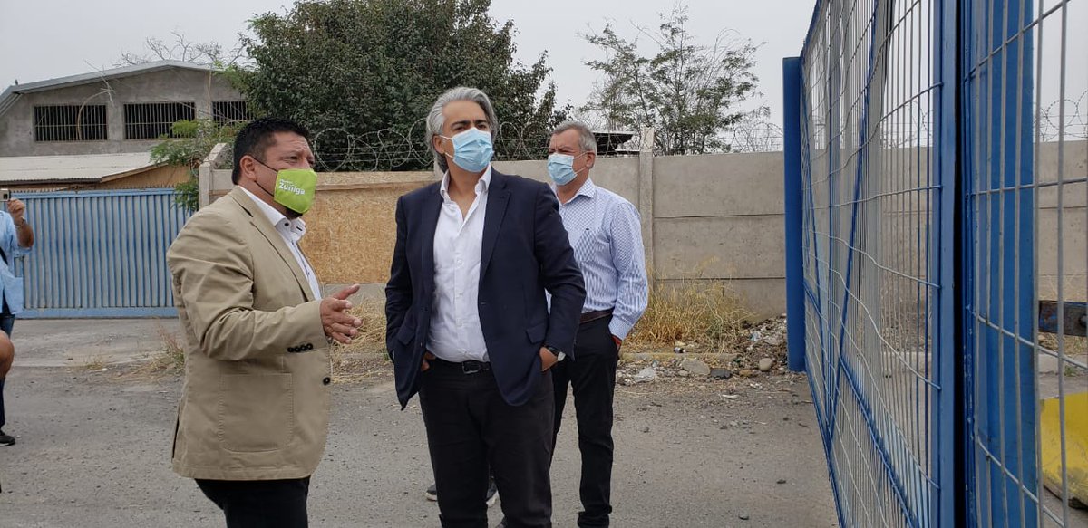 manuelzunigaok's tweet photo. [El Bosque libre de Contaminación] 
Reafirmamos nuestro rechazo al proyecto de la mega cementera que se busca instalar en sector Ochagavía, exponiéndole a @marcoporchile la necesidad de construir en ese lugar un parque urbano que nos permita contar con nuevas áreas verdes. https://t.co/vDp4BHCKjn