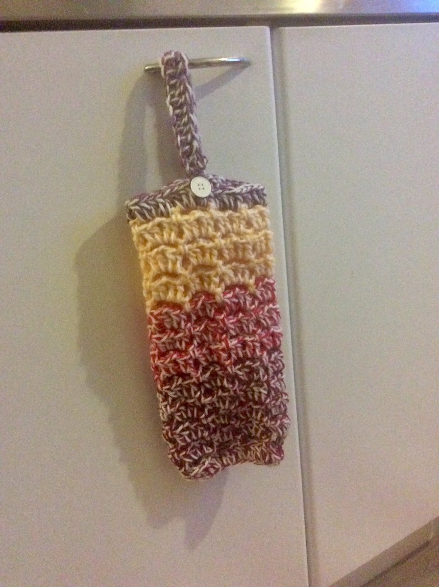 jaanakris's tweet photo. Crocheted today a #JaydaInStitches plastic bag dispenser 😀. I needed that! Used some scrap yarn for it! 
#crochet #crocheting #crocheted #handmade #agreatidea #virkkaus #virkata #virkkaaminen #käsityö #hyväidea #muovipussinannostelija https://t.co/3dlJ1A1qWQ
