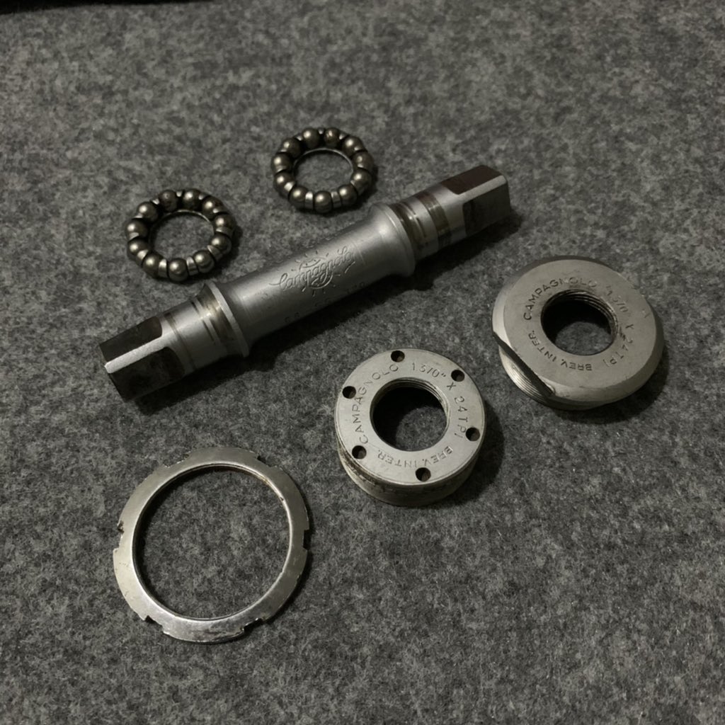 rizkymnr's tweet photo. WTS BB Campagnolo Record 68-SS-120. 1.370 x 24 TPI. English. 2nd terawat like new. 2,5jt nego. Jakarta Selatan. 08119825491 #fnfjb https://t.co/hPiSNnCQ2j