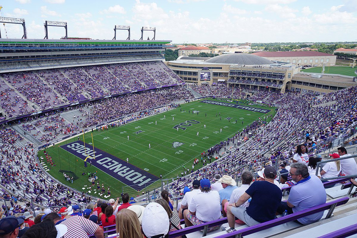 #AGTG After a great conversation with @jandersonfrogs, I am extremely blessed to receive an offer to TEXAS CHRISTIAN UNIVERSITY!!!🟣🐸 #GoFrogs 
@CoachWrightTCU 
<a href="/Coach_JEllison/">Jeff Ellison</a> 
<a href="/VanceWashingto2/">Vance Washington</a> 
<a href="/Coach_Martinez1/">Joseph Martinez</a> 
@CoachGatewood65