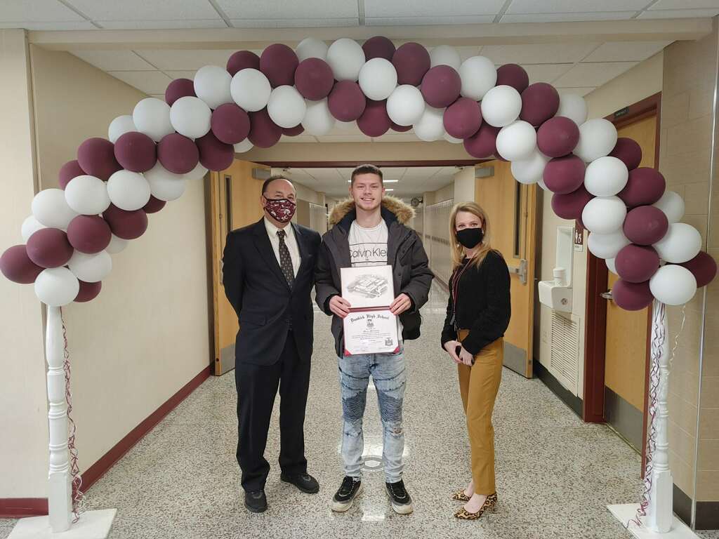 DunkirkCSD's tweet photo. Dunkirk City School District is proud to announce our first graduate of 2021! 🎉

Mark Allen Milliman, Jr., has earned his diploma and officially graduated from Dunkirk High School. 🎓

Congratulations, Mark! We are so proud of you! 🙌 https://t.co/Gl2QnKoMnp