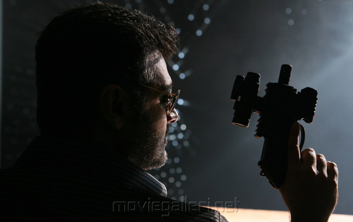 ஒரே ஆளு தல_அஜித் மட்டும் தான். அடிமை வாழ்க்கை எங்களுக்கு வாழ்ந்து பழக்கம் இல்ல "சாத்தியம்"இந்த அசாத்திய மனிதருக்குஎல்லாம் சாத்தியம்..நாட்டில் உள்ள எல்லாரும் ராஜா இல்லடா...தல மட்டும் தான் ராஜா... #Valimai