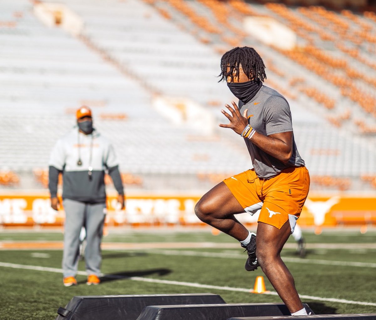 bayoucitypreps's tweet photo. BCP recruitLB @ii_cooks is a early enrollment at Texas and has already putting in work! #BCPKNOWS #BCPSCHOLARATHLETES #BCPFOUNDATION @joeagleason @TexasFootball @ToddMcShay_NEFL @JimNagy_SB @dctf @HoustonChronHS @MelKiperESPN @FOXSportsSW https://t.co/umA9bt0sCq