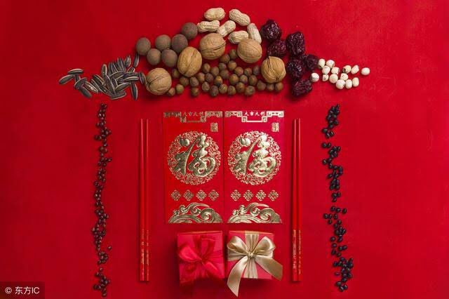 Tentang tradisi sebelum Imlek, saat Imlek, setelah Imlek, dan yang berhubungan dengan Imlek; termasuk mitos.Sebuah utas.