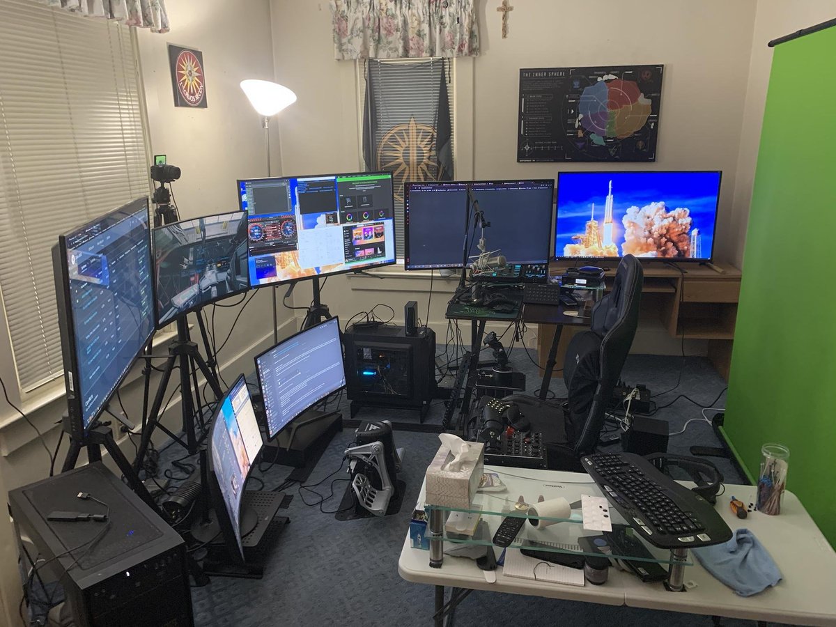 came across a real catholic priest named Father Bill streaming on twitch. he told me if i sent him 100 bits i could get into heaven. mfer has a sick battlestation too.