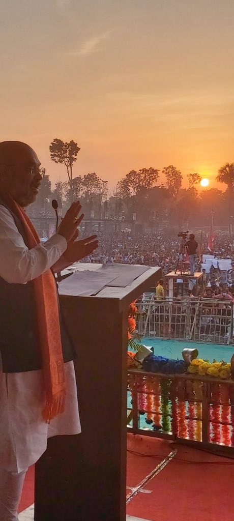 DilipGhoshBJP's tweet photo. সূর্যাস্ত শেষে নতুন সূর্যোদয়ের অপেক্ষা। যে সূর্যোদয়ের কিরণ সোনার বাংলার বার্তা নিয়ে আসবে। 

আজ ঠাকুরনগরে (উত্তর 24 পরগনা) জনসভায়।

 #PoribortonInBengal https://t.co/3zCTjsgXAG