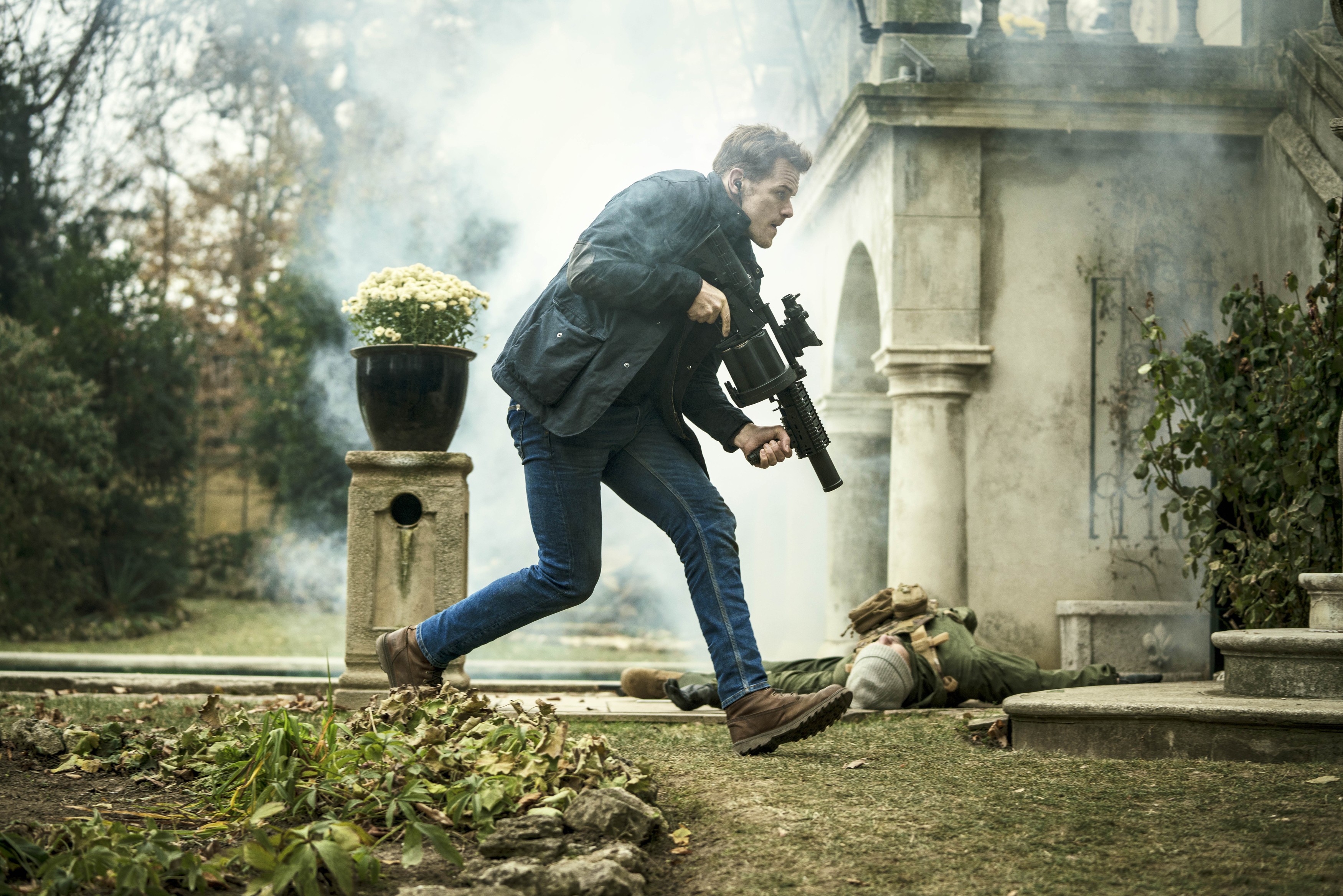 Фон боевика для фотошопа. Шон уоллес банды лондона. Action scene. Action scene. Тони джа работорговля.