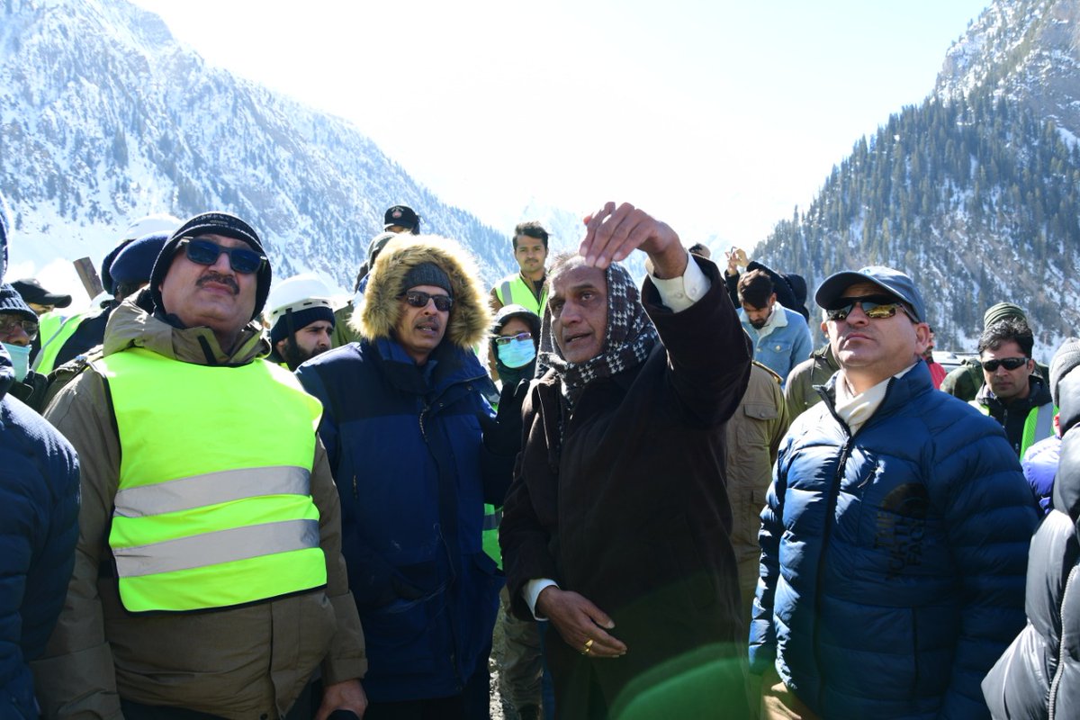 dcganderbal's tweet photo. MD NHIDCL, KK Pathak along with Deputy Commissioner Ganderbal @shafqatiqbal_ &amp; other concerned officials today visited the construction site of Zojila tunnel at Baltal Sonamarg to have firsthand appraisal about the work progress made on the tunnel. @diprjk @ANI https://t.co/CXWOaRvGYl