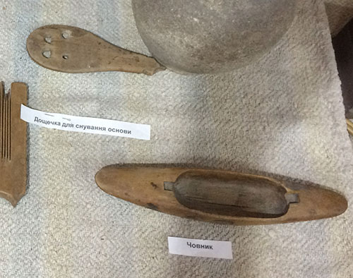 nat_clothing's tweet photo. Centuries-old #spinning and #weaving tools, wooden, handmade, and truly charming. These are two #spindles, a few combs for the #yarn, a #flyingshuttle for a #loom, and a special tool for #tabletweaving

#spinningtool #weavingtool #yarncomb #weavingloom #tabletweavingtool https://t.co/QLdvHKlTli