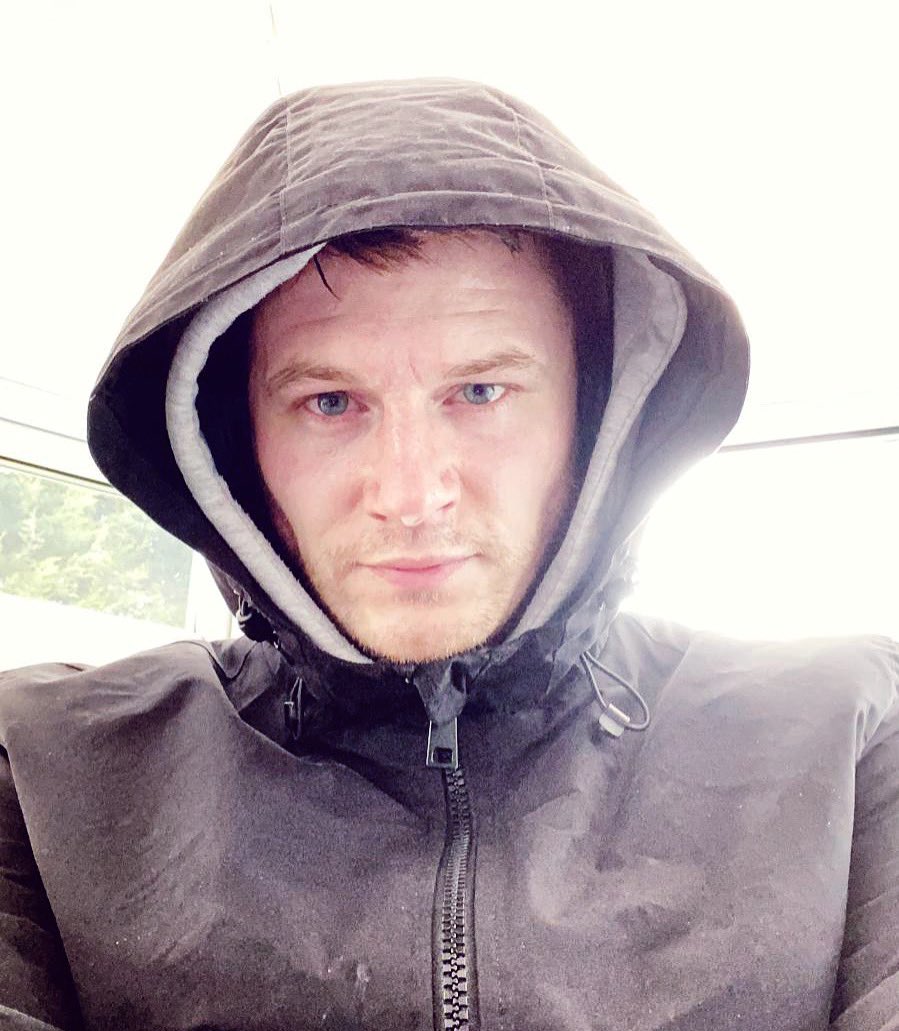LiamAinsworth6's tweet photo. More gym I’m afraid. Keep my motivation up lol. Don’t have a sauna so I made one hahaha Bike and a really REALLY Hot coat 🥵🥵🥵🥵 #fitness #gym #warm #hot #instagram #vegan #sauna #homegym #protein #theproteinworks https://t.co/jcf8ayUKgF