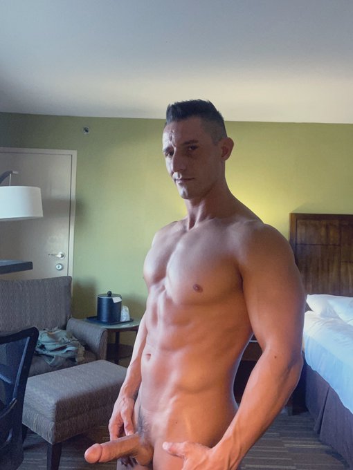 I&rsquo;m getting ready for a scene with NextDoorStudios... I feel ready😘 https://t.co/TXdgUIO4hN