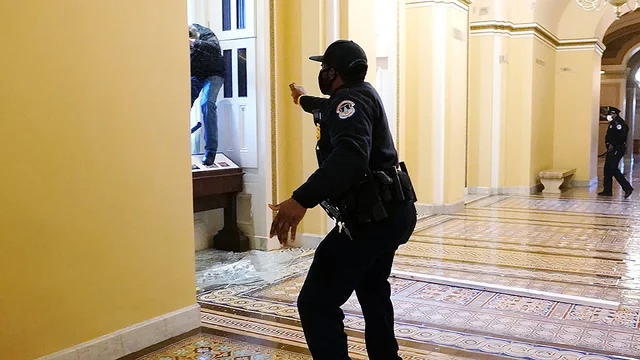 #BREAKING: Pelosi announces officers who protected Capitol to be granted Congressional Gold Medal hill.cm/jTalELb